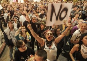 Fizetett statiszták, okozzák a nyilvános megmozdulásokat Amerikában.